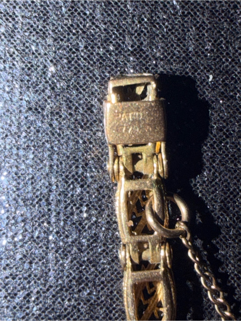 1920’s Vintage Elegant gold filigree bracelet w/ a clear, diamond center accent. - Picture 12 of 12